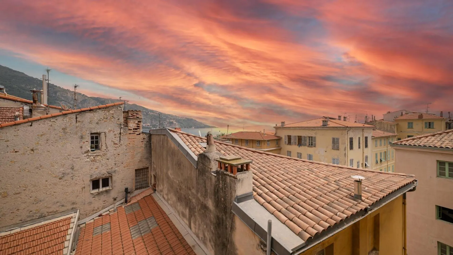 Le Saint Michel,Dernier Etage, Vieux Menton, Zone Pietonne Apartment France