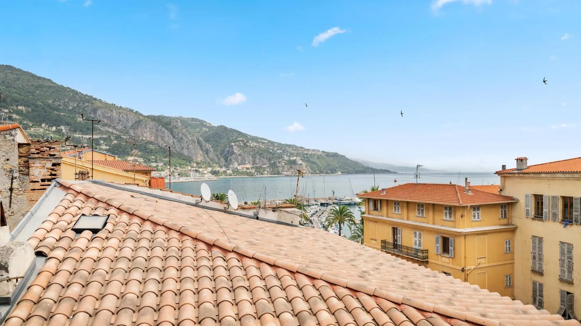 Le Saint Michel,Dernier Etage, Vieux Menton, Zone Pietonne Apartment  Menton