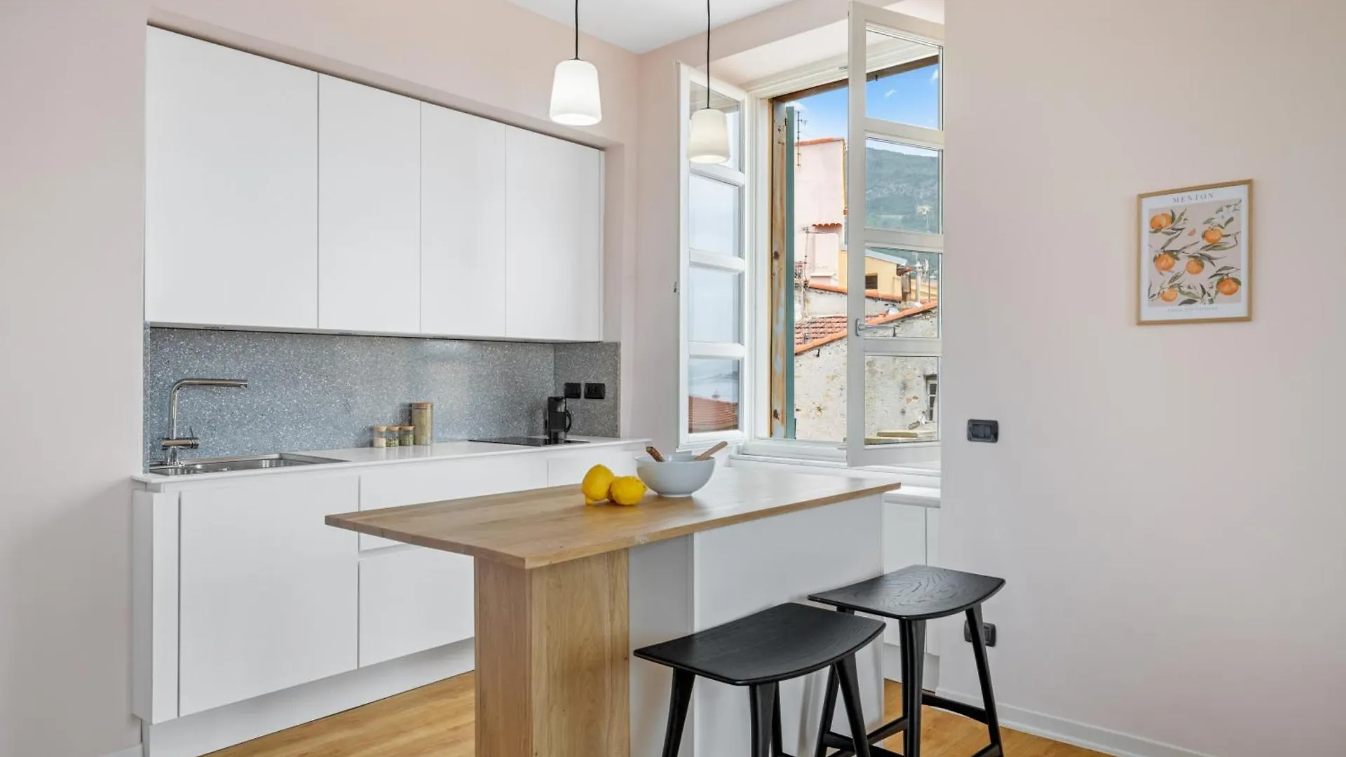 Le Saint Michel,Dernier Etage, Vieux Menton, Zone Pietonne Apartment France