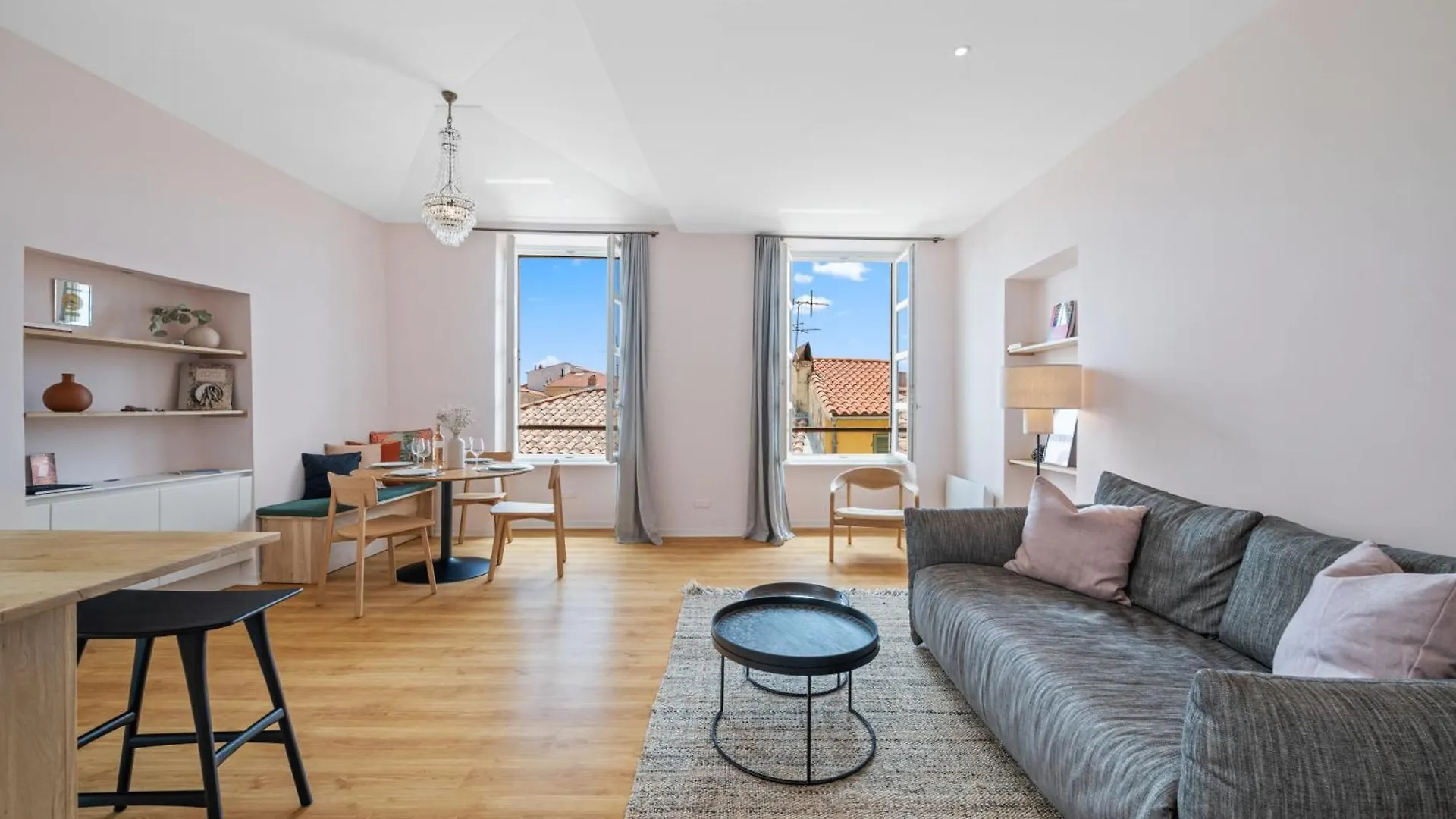 Le Saint Michel,Dernier Etage, Vieux Menton, Zone Pietonne Apartment 0*, Menton