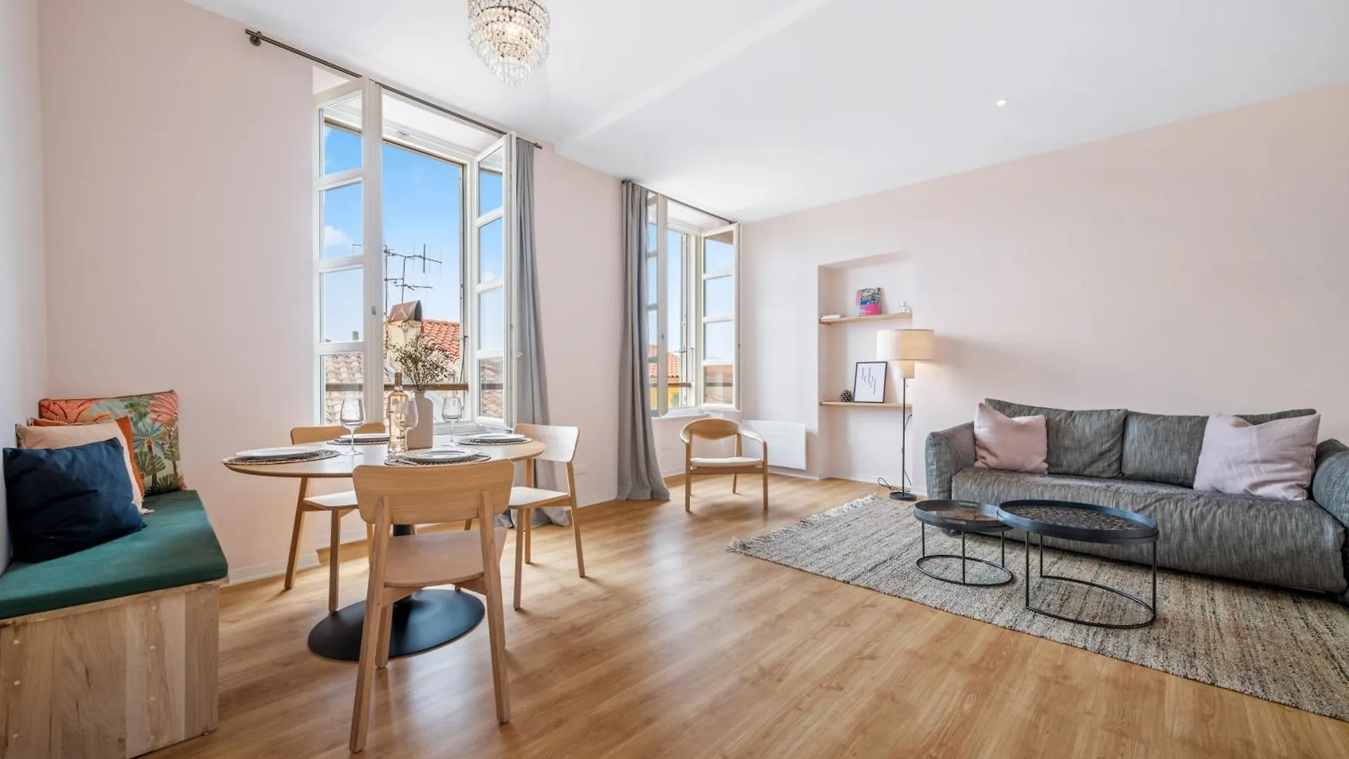 Le Saint Michel,Dernier Etage, Vieux Menton, Zone Pietonne Apartment